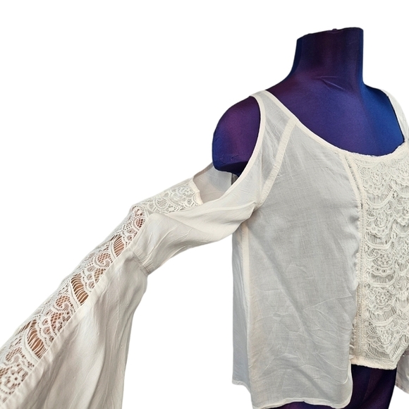 Abercrombie & Fitch Cream‎ Cold Shoulder Lace Bell Sleeve Top Size Small Juniors - Picture 4 of 7